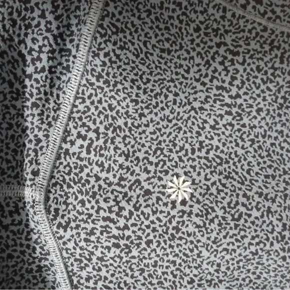 sports pant brand athleta color animal print size M - Picture 9 of 9